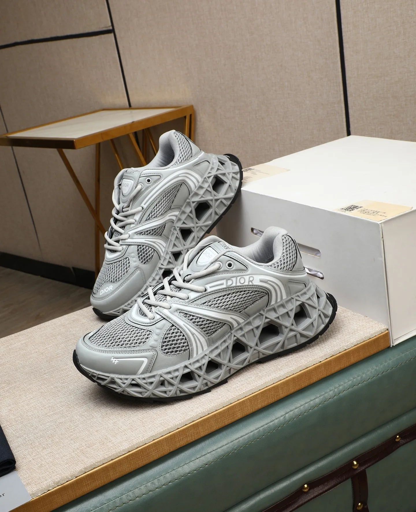Men's shoes 💰800💰 Men's style 👦🏻Dior Dior B35 High-end quality Original casual sports shoes Upper: special environmentally friendly leather. High-frequency brand totem, brand totem cloth, tongue plastic brand logo, heel high-frequency brand logo Lining: brand canvas Original version: ultra-light TPR·rubber; two-color molded outsole Ultra-high quality control and fine workmanship: High-end, extravagance and class. Size: 39-44 (38, 45, 46, can be customized)…! !